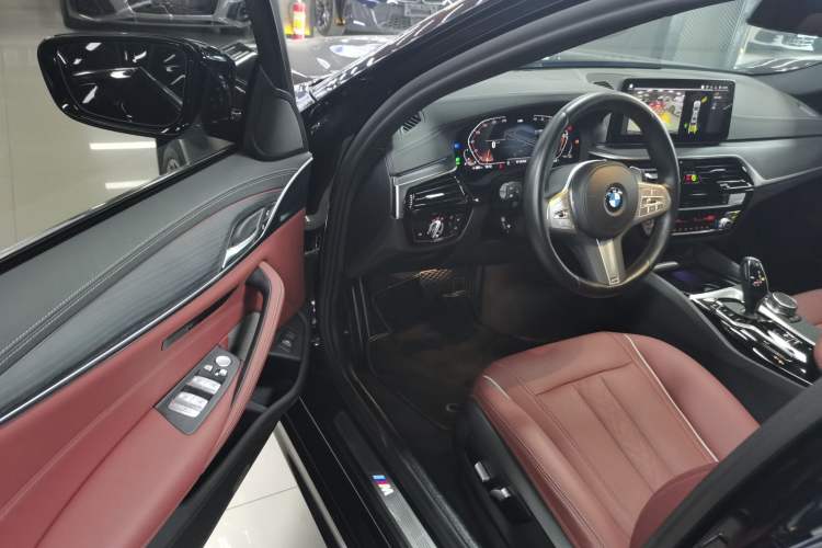 Used BMW 5 Series 2023 Restyled 530Li Leading Edition M Sport Package Interior 3