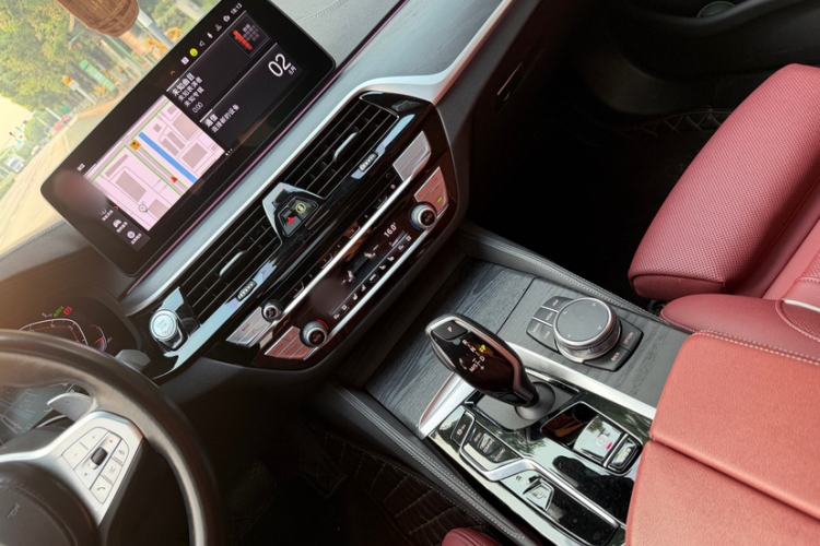 Used BMW 5 Series 2023 530Li Luxury Edition M Sport Package Interior 3