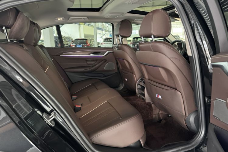Used BMW 5 Series 2023 530Li xDrive Luxury Package Interior 4