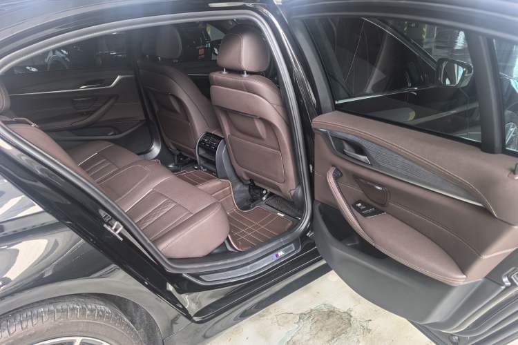 Used BMW 5 Series 2023 530Li Leading Model M Sport Package Interior 5
