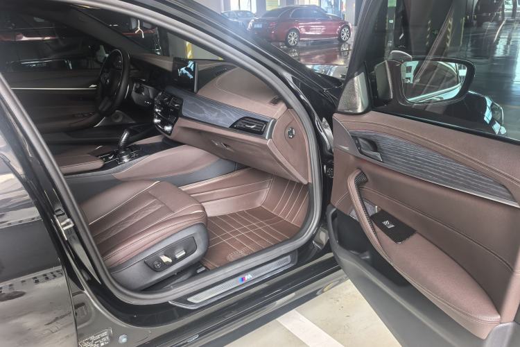 Used BMW 5 Series 2023 530Li Leading Model M Sport Package Interior 6