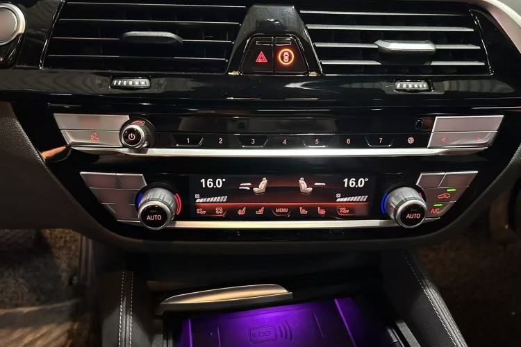 Used BMW 5 Series 2023 530Li Luxury Edition M Sport Package Interior 7
