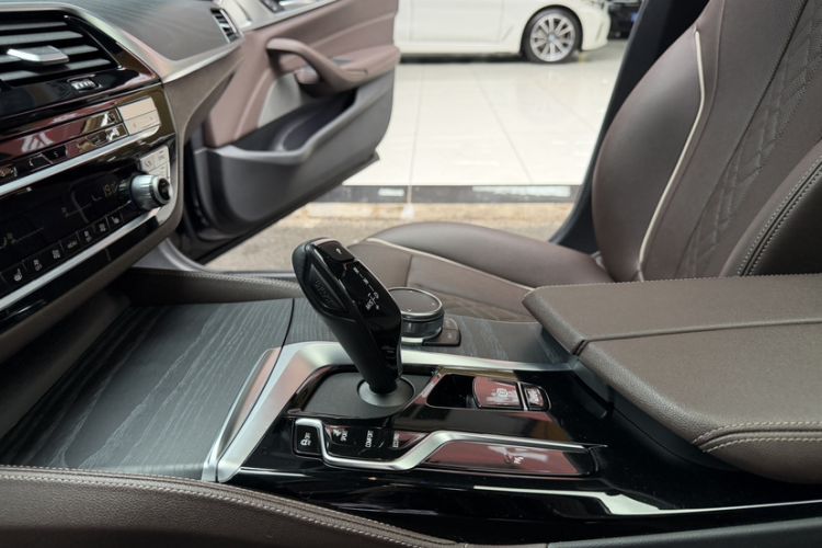 Used BMW 5 Series 2023 530Li Leading Model M Sport Package Interior 7