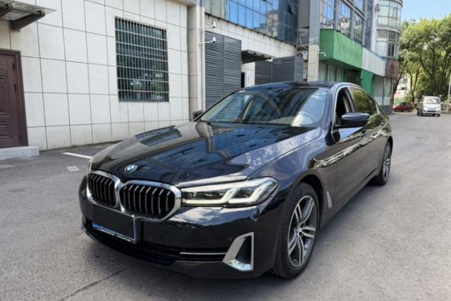 BMW 5 Series 2023 530Li Leading Edition Luxury Package d’occasion