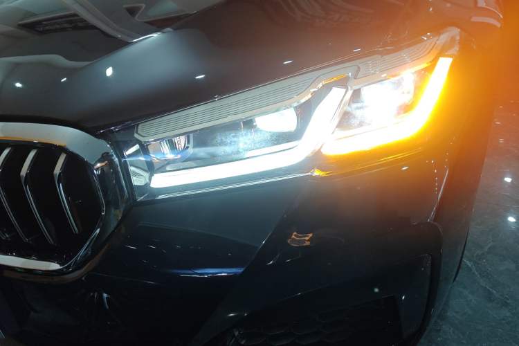 Used BMW 5 Series 2023 530Li Luxury Edition M Sport Package Left Front Headlight