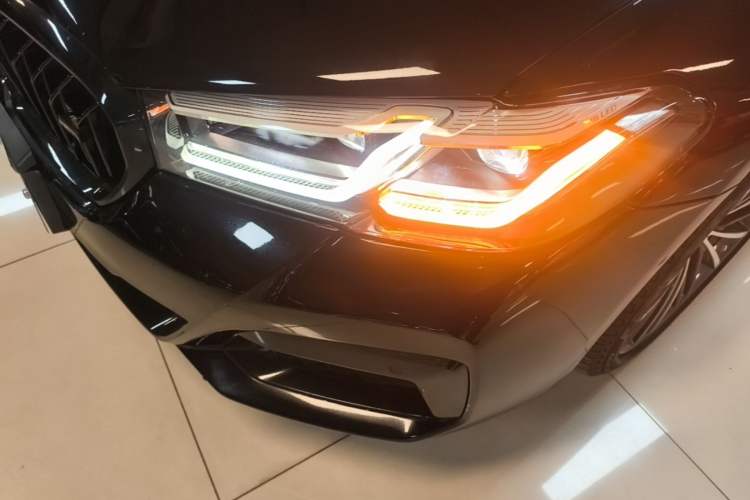 Used BMW 5 Series 2023 530Li Leading Model M Sport Package Left Front Headlight