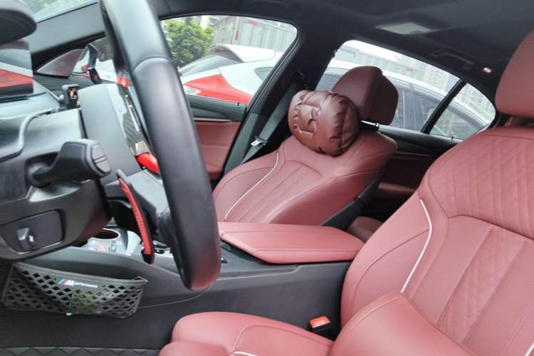 Used BMW 5 Series 2023 530Li Luxury Edition M Sport Package Left Front Seat