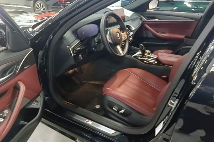 Used BMW 5 Series 2023 530Li Leading Model M Sport Package Left Front Seat
