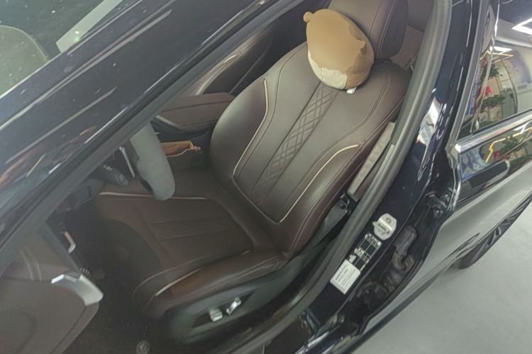 Used BMW 5 Series 2023 Restyled 530Li Leading Edition M Sport Package Left Front Seat