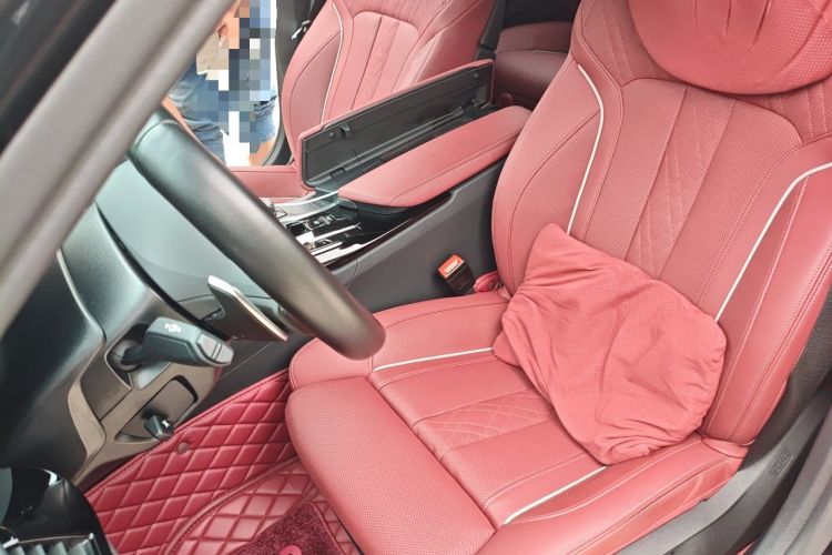 Used BMW 5 Series 2023 Restyled 530Li Luxury Edition M Sport Package Left Front Seat