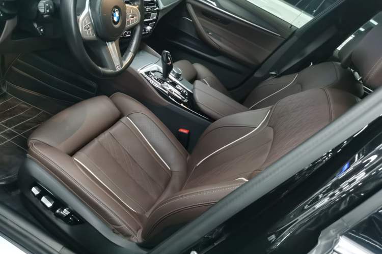 Used BMW 5 Series 2023 530Li Luxury Edition M Sport Package Left Front Seat