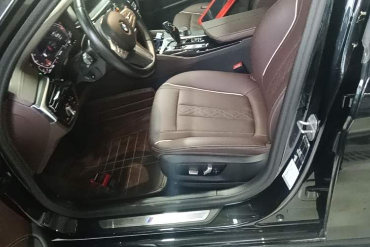 Used BMW 5 Series 2023 530Li Leading Model M Sport Package Left Front Seat
