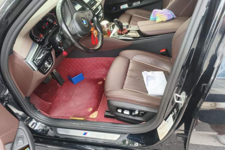 Used BMW 5 Series 2023 530Li Luxury Edition M Sport Package Left Front Seat