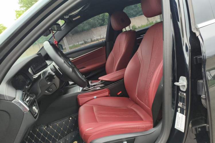 Used BMW 5 Series 2023 Restyled 530Li Leading Edition M Sport Package Left Front Seat