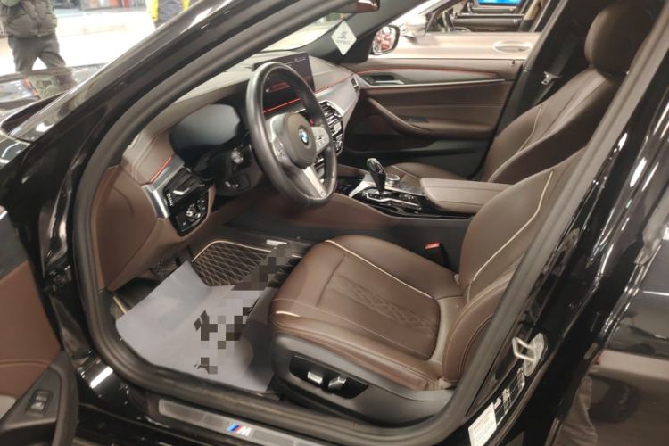 Used BMW 5 Series 2023 530Li Leading Model M Sport Package Left Front Seat
