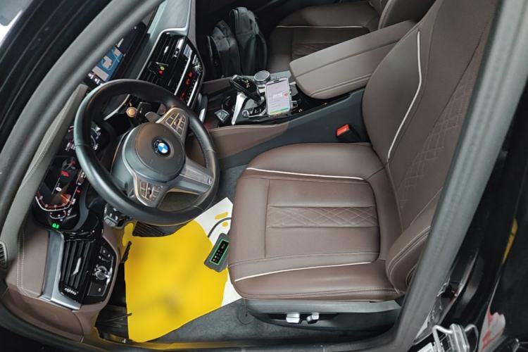 Used BMW 5 Series 2023 Restyled 530Li Leading Edition M Sport Package Left Front Seat