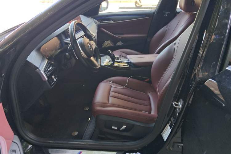 Used BMW 5 Series 2023 530Li Leading Model M Sport Package Left Front Seat