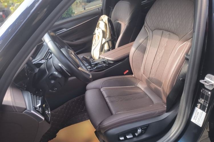Used BMW 5 Series 2023 530Li Luxury Edition M Sport Package Left Front Seat