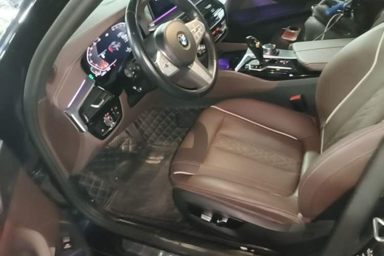 Used BMW 5 Series 2023 530Li Leading Model M Sport Package Left Front Seat