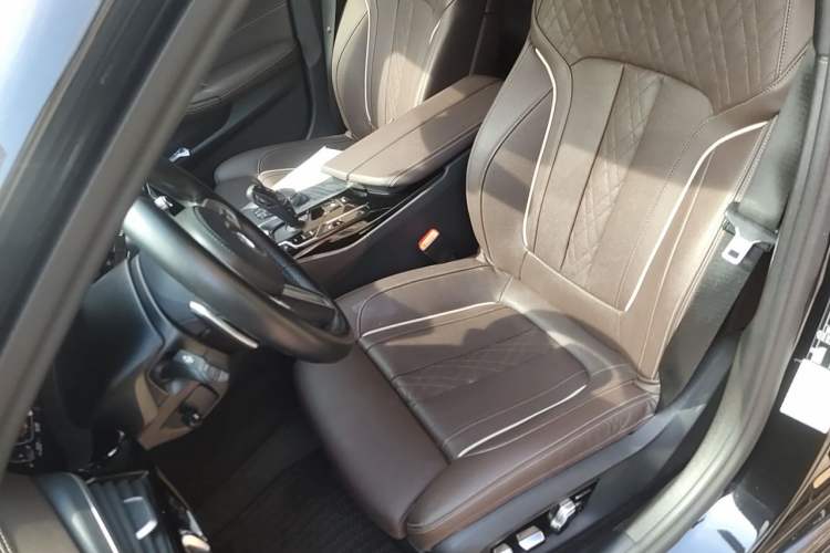 Used BMW 5 Series 2023 Restyled 530Li Luxury Edition M Sport Package Left Front Seat