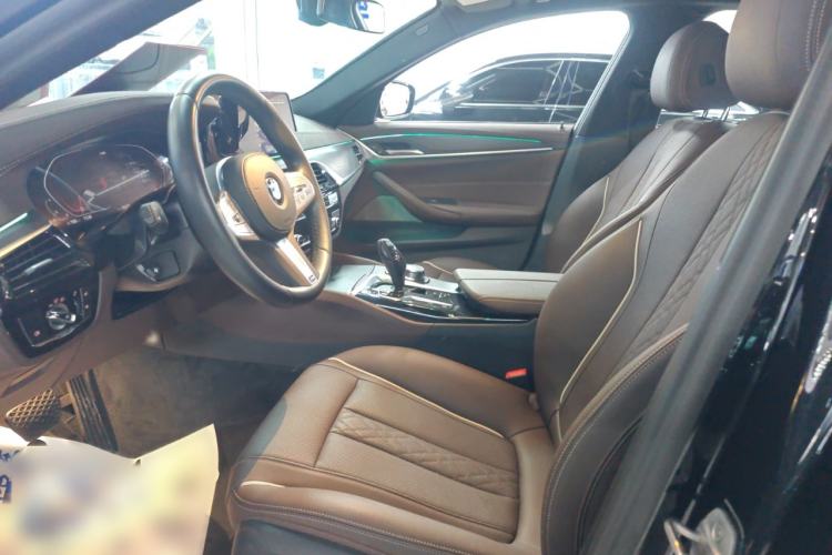 Used BMW 5 Series 2023 Restyled 530Li Leading Edition M Sport Package Left Front Seat