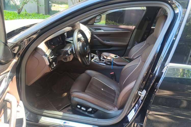Used BMW 5 Series 2023 530Li Luxury Edition M Sport Package Left Front Seat