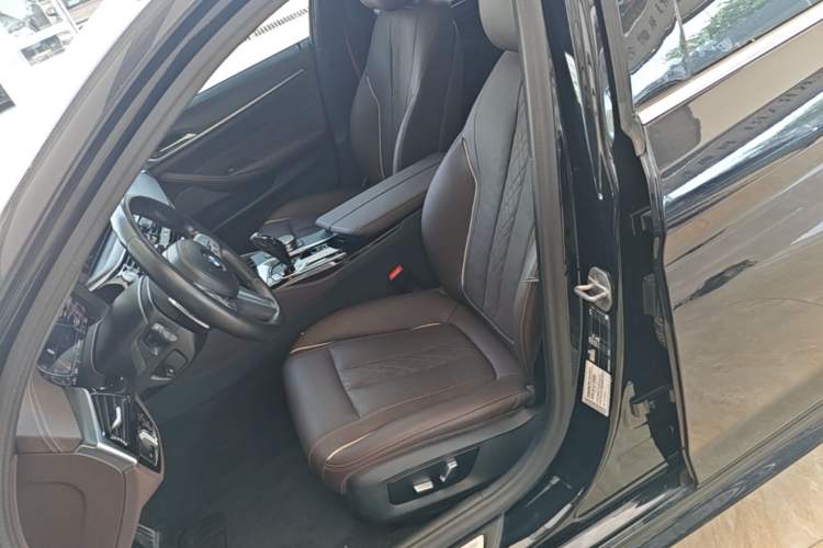 Used BMW 5 Series 2023 530Li Leading Model M Sport Package Left Front Seat