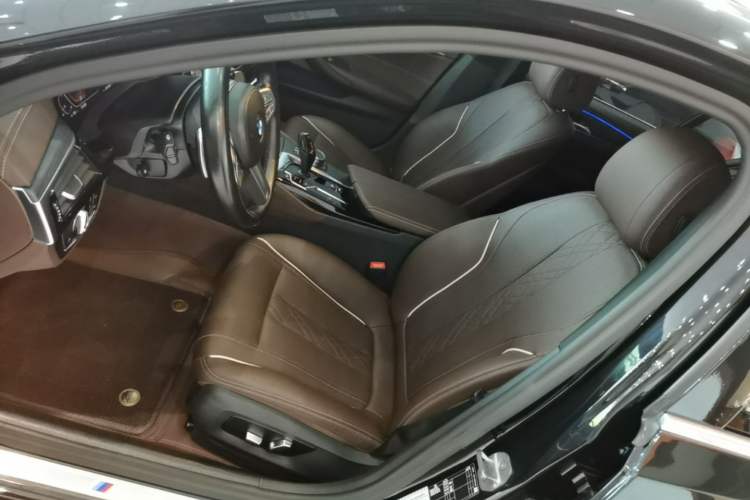 Used BMW 5 Series 2023 530Li Leading Model M Sport Package Left Front Seat