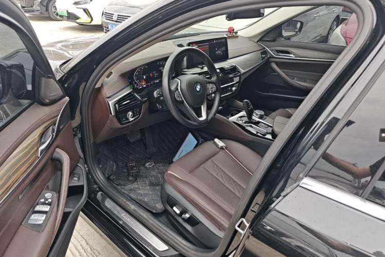 Used BMW 5 Series 2023 530Li Leading Edition Luxury Package Left Front Seat