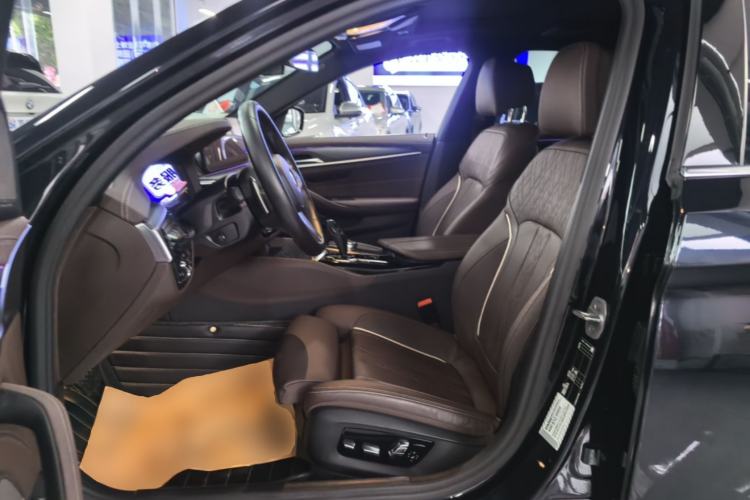 Used BMW 5 Series 2023 530Li Luxury Edition M Sport Package Left Front Seat