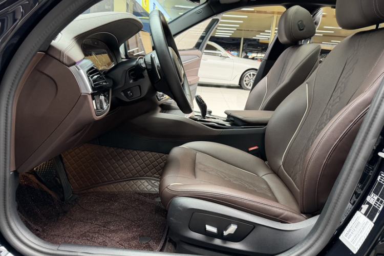 Used BMW 5 Series 2023 530Li Leading Model M Sport Package Left Front Seat