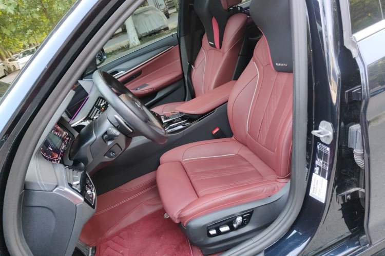 Used BMW 5 Series 2023 530Li Luxury Edition M Sport Package Left Front Seat