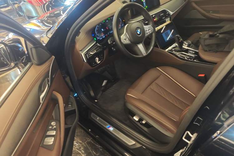 Used BMW 5 Series 2023 530Li Leading Model M Sport Package Left Front Seat
