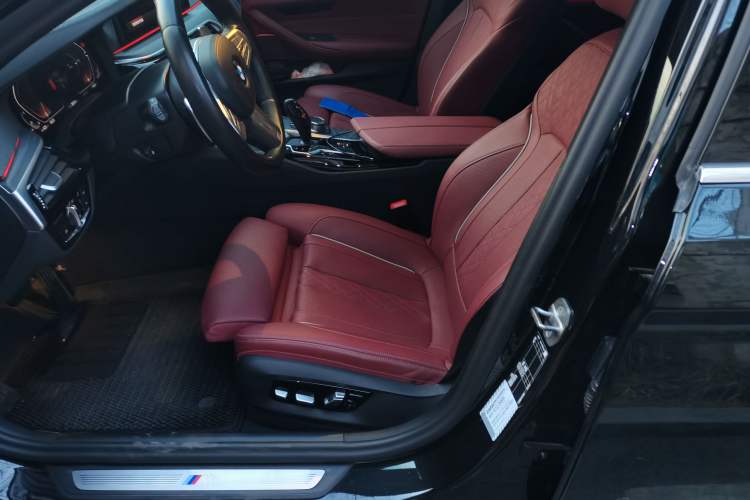 Used BMW 5 Series 2023 530Li Luxury Edition M Sport Package Left Front Seat