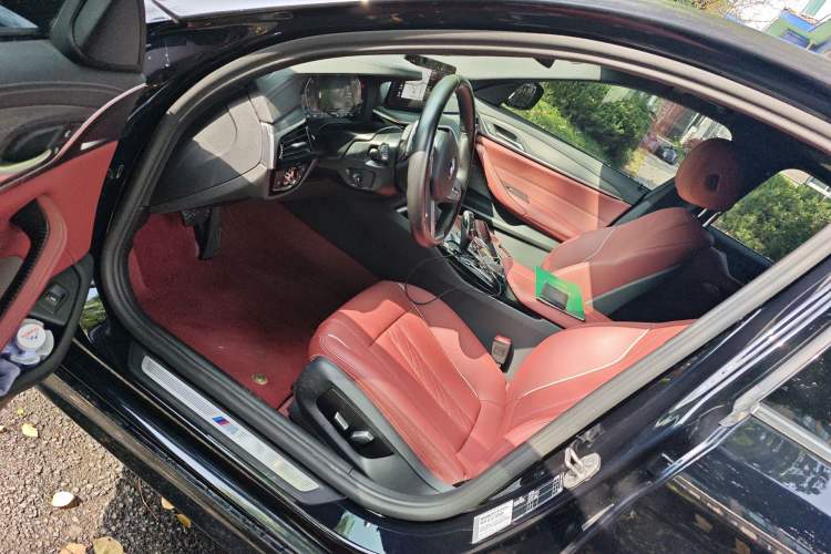 Used BMW 5 Series 2023 530Li Leading Model M Sport Package Left Front Seat