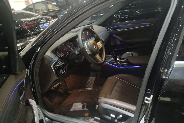 Used BMW 5 Series 2023 Restyled 530Li Leading Edition M Sport Package Left Front Seat