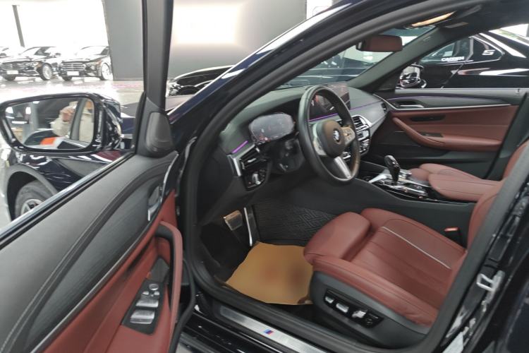 Used BMW 5 Series 2023 530Li Luxury Edition M Sport Package Left Front Seat
