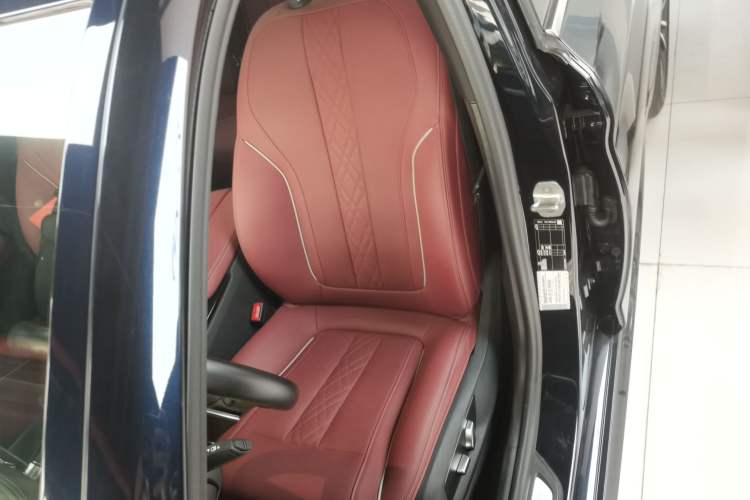Used BMW 5 Series 2023 Restyled 530Li Leading Edition M Sport Package Left Front Seat