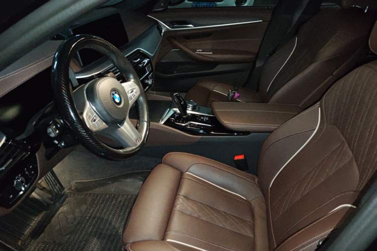 Used BMW 5 Series 2023 530Li Luxury Edition M Sport Package Left Front Seat