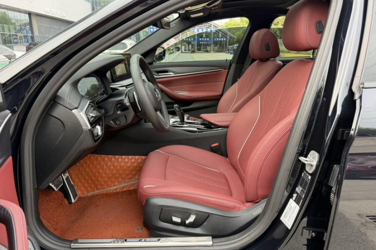 Used BMW 5 Series 2023 Restyled 530Li Leading Edition M Sport Package Left Front Seat