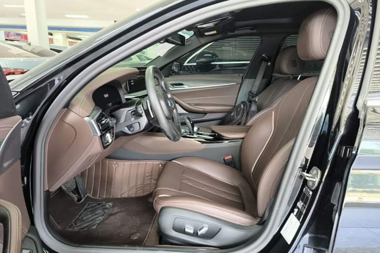 Used BMW 5 Series 2023 530Li Leading Model M Sport Package Left Front Seat