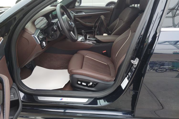 Used BMW 5 Series 2023 530Li Luxury Edition M Sport Package Left Front Seat