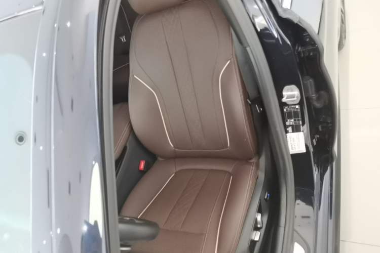 Used BMW 5 Series 2023 530Li Leading Model M Sport Package Left Front Seat