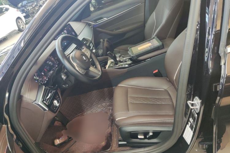Used BMW 5 Series 2023 530Li Leading Model M Sport Package Left Front Seat