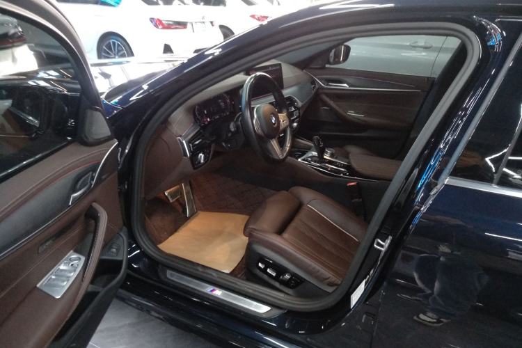Used BMW 5 Series 2023 530Li Luxury Edition M Sport Package Left Front Seat