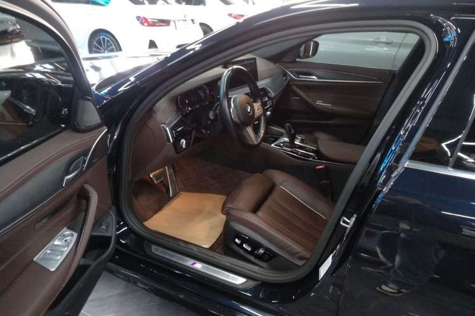 Used BMW 5 Series 2023 530Li Luxury Edition M Sport Package Left Front Seat