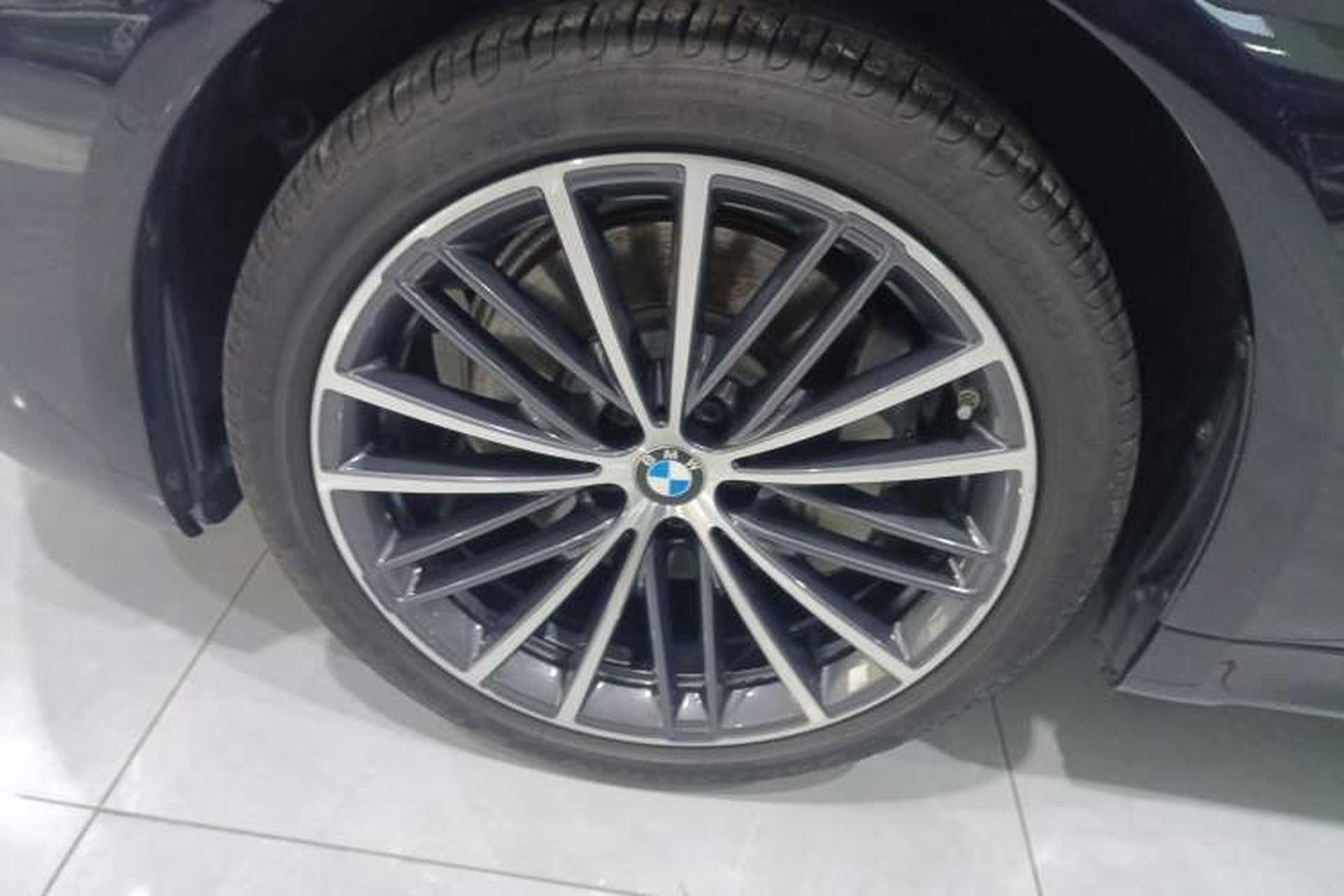 Used BMW 5 Series 2023 530Li Leading Model M Sport Package Left Front Wheel Hub