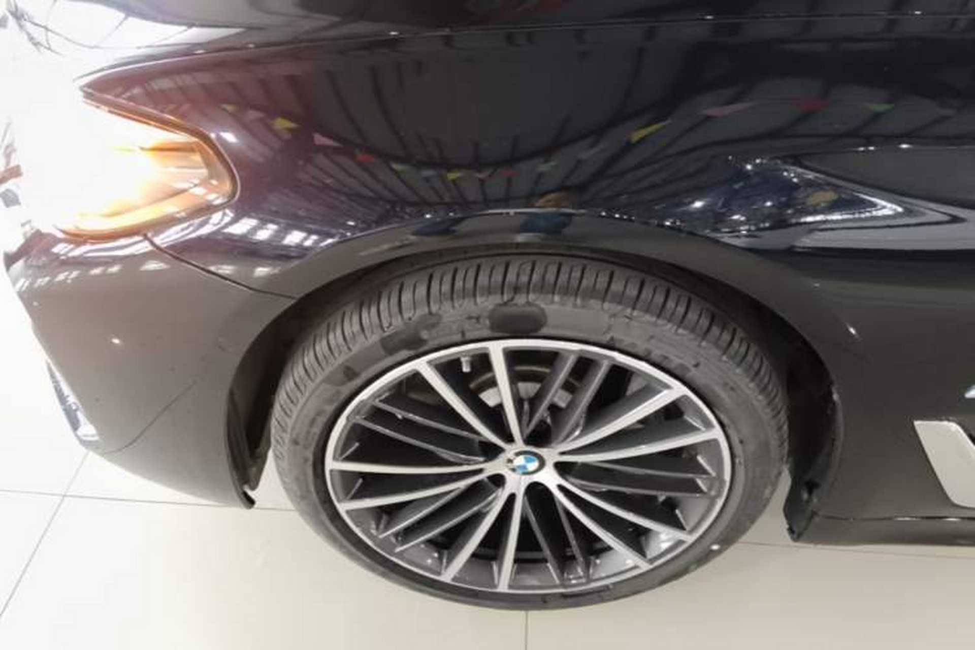 Used BMW 5 Series 2023 530Li Leading Model M Sport Package Left Front Wheel Hub