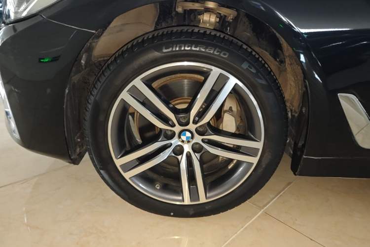 Used BMW 5 Series 2023 530Li Leading Edition Luxury Package Left Front Wheel Hub