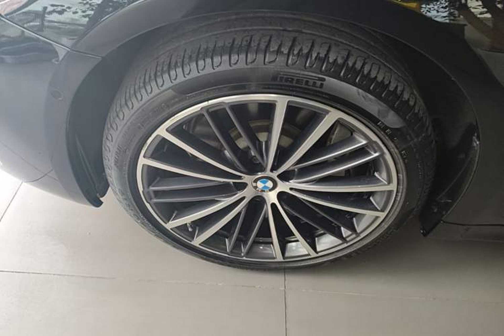 Used BMW 5 Series 2023 530Li Leading Model M Sport Package Left Front Wheel Hub